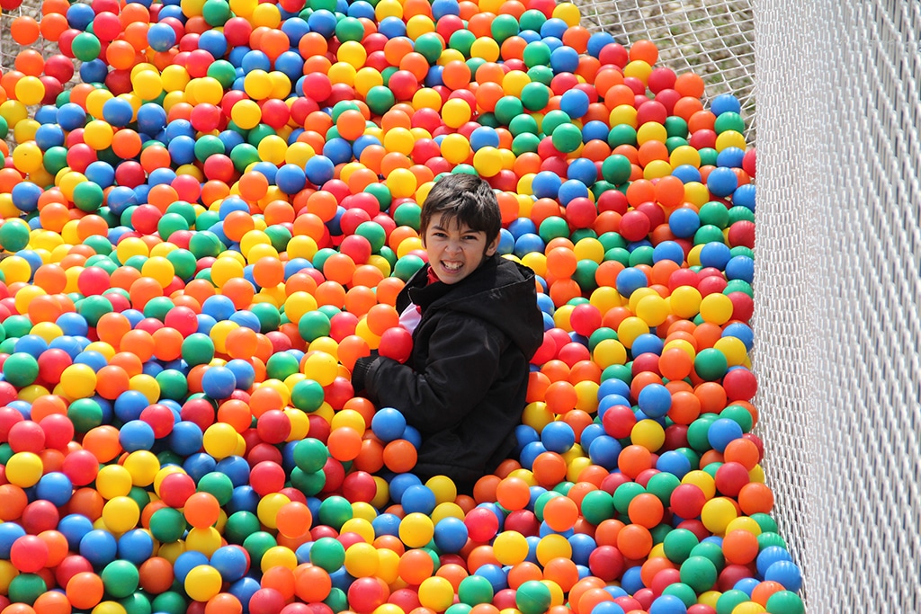 Piscine à balles perchées - Activité enfants - Sherwood Parc