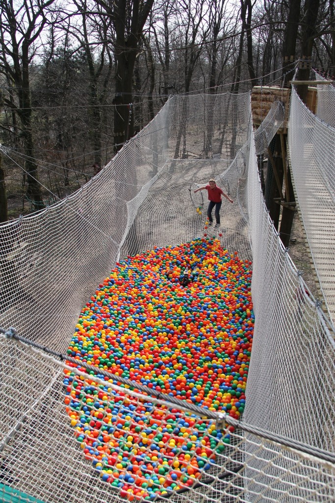 Piscine à balles perchées - Activité enfants - Sherwood Parc